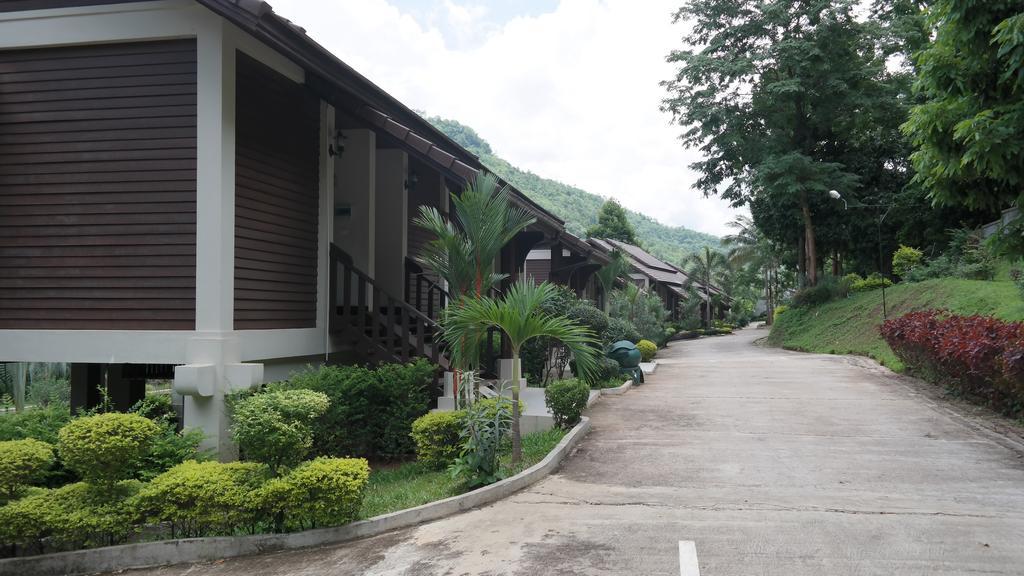 Phubachiang Golf & Resort Pakse Exterior photo