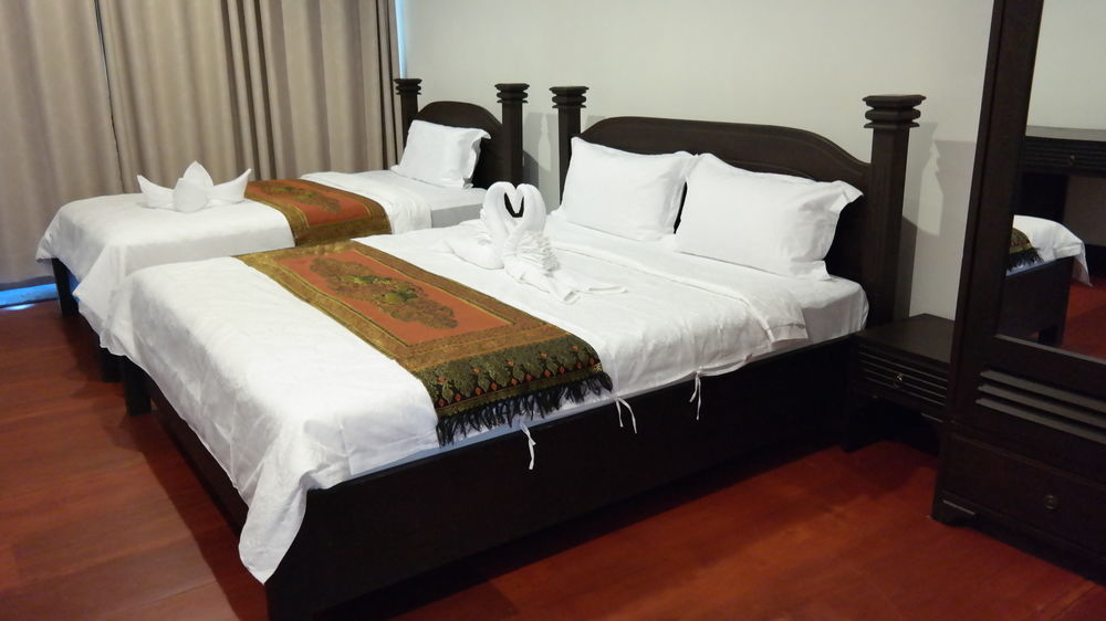 Phubachiang Golf & Resort Pakse Exterior photo