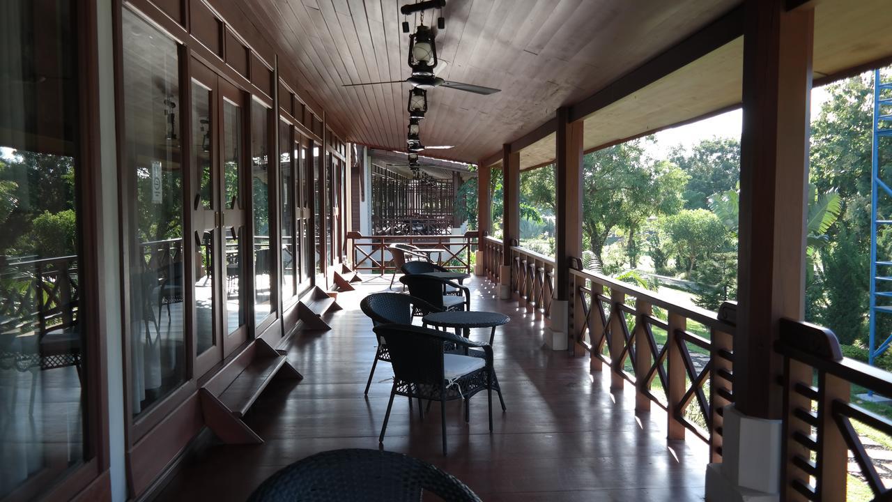 Phubachiang Golf & Resort Pakse Exterior photo