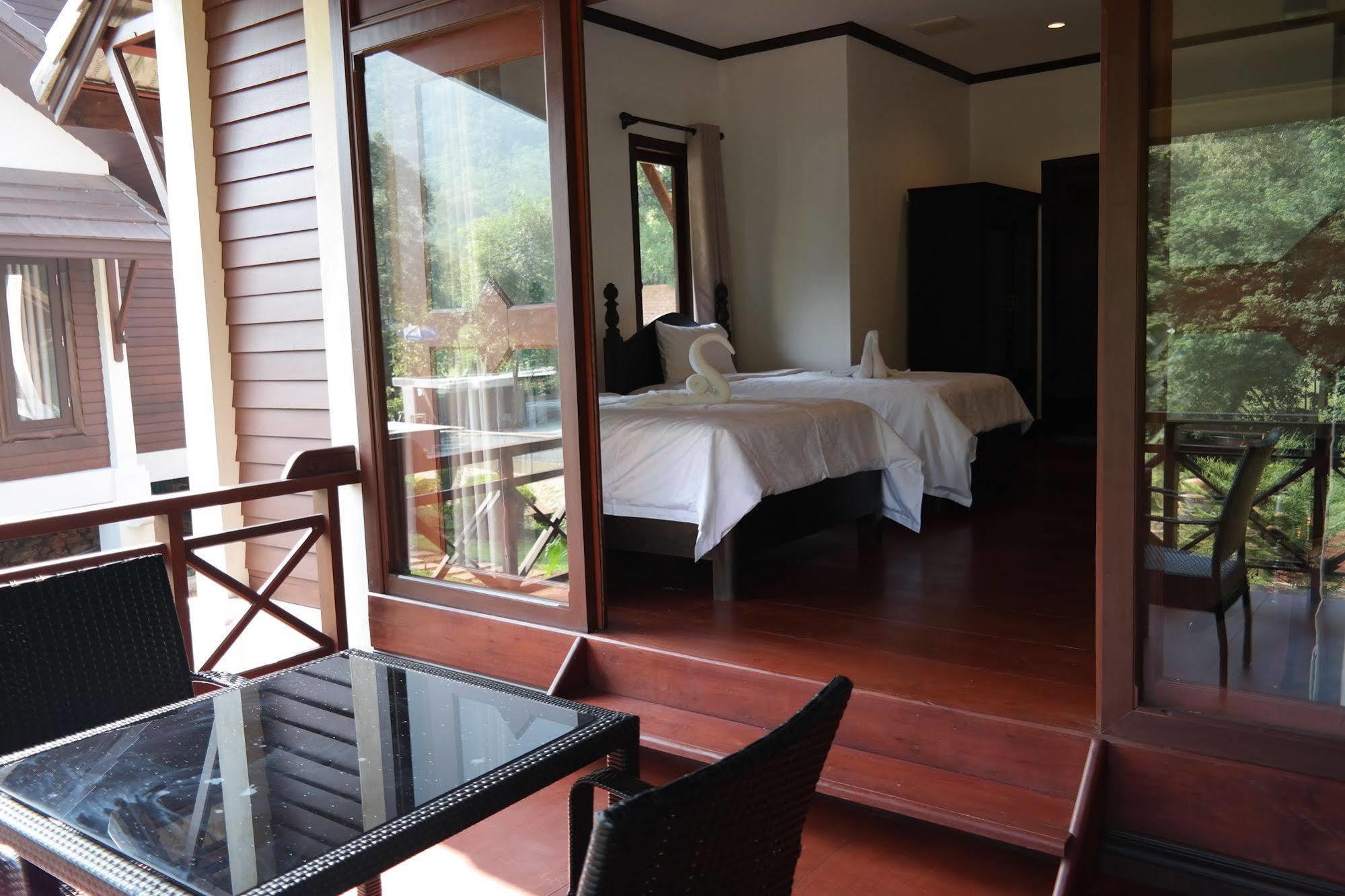 Phubachiang Golf & Resort Pakse Exterior photo
