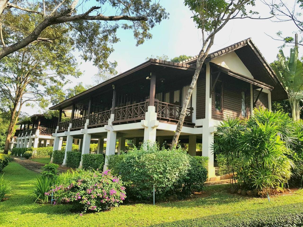 Phubachiang Golf & Resort Pakse Exterior photo